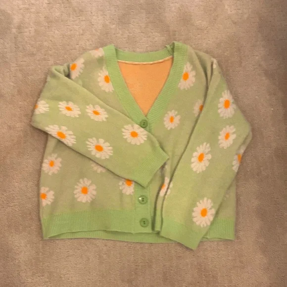Amazon Sweaters Green Cardigan With White And Yellow Daisies